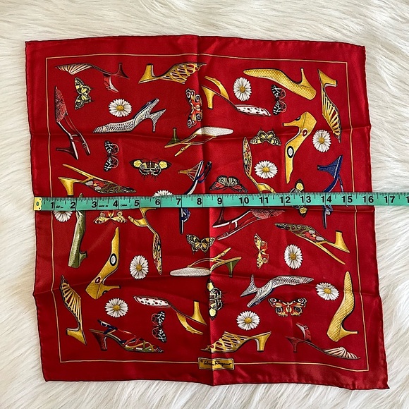 SALVATORE FERRAGAMO CALF LEATHER LONG WALLET AND SILK SCARF BUNDLE - Picture 15 of 15